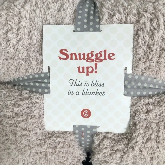 ❤️ CLOSET CLEAR OUT!! 🎉 Brand New! Cozy Cream/Gray Throw Blanket - Picture 2 of 3